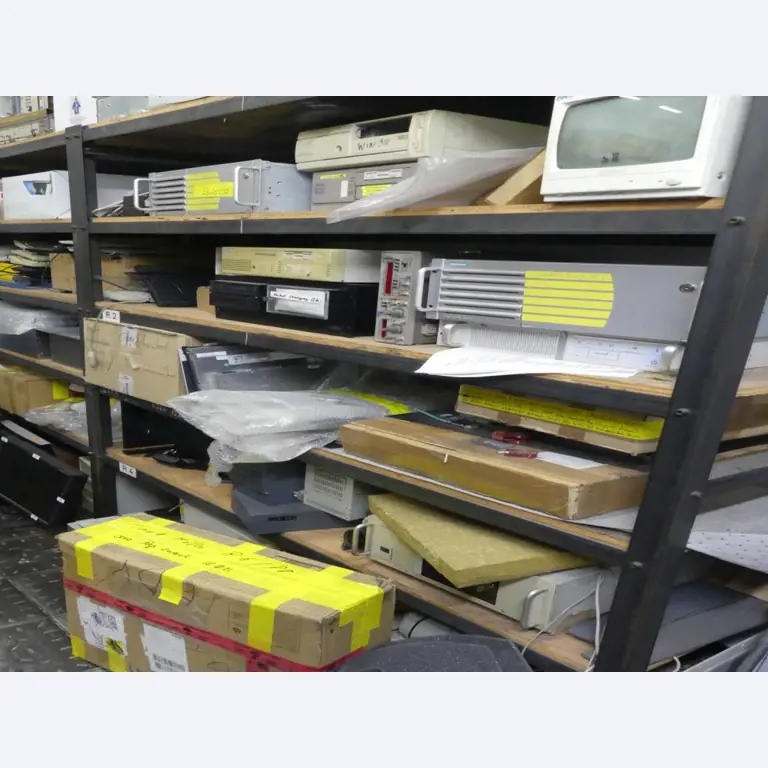 Equipement mécanique et accessoires d'une ancienne imprimerie en héliogravure-28