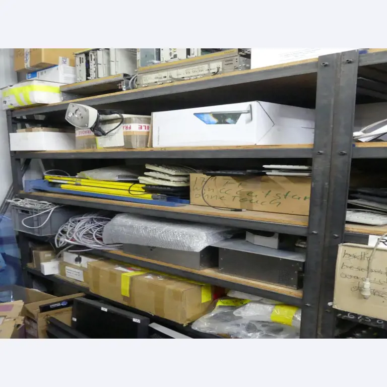 Equipement mécanique et accessoires d'une ancienne imprimerie en héliogravure-29