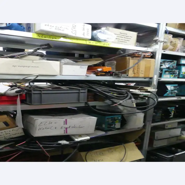 Equipement mécanique et accessoires d'une ancienne imprimerie en héliogravure-32