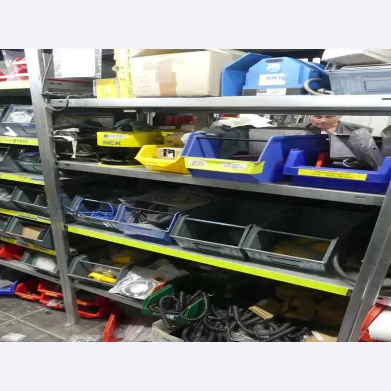 Equipement mécanique et accessoires d'une ancienne imprimerie en héliogravure-34