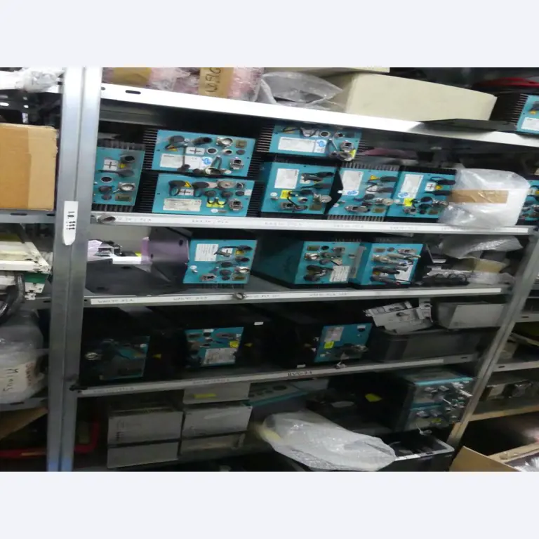 Equipement mécanique et accessoires d'une ancienne imprimerie en héliogravure-35