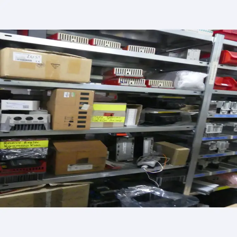 Equipement mécanique et accessoires d'une ancienne imprimerie en héliogravure-39