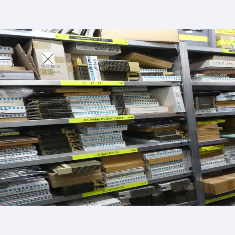 Equipement mécanique et accessoires d'une ancienne imprimerie en héliogravure-44