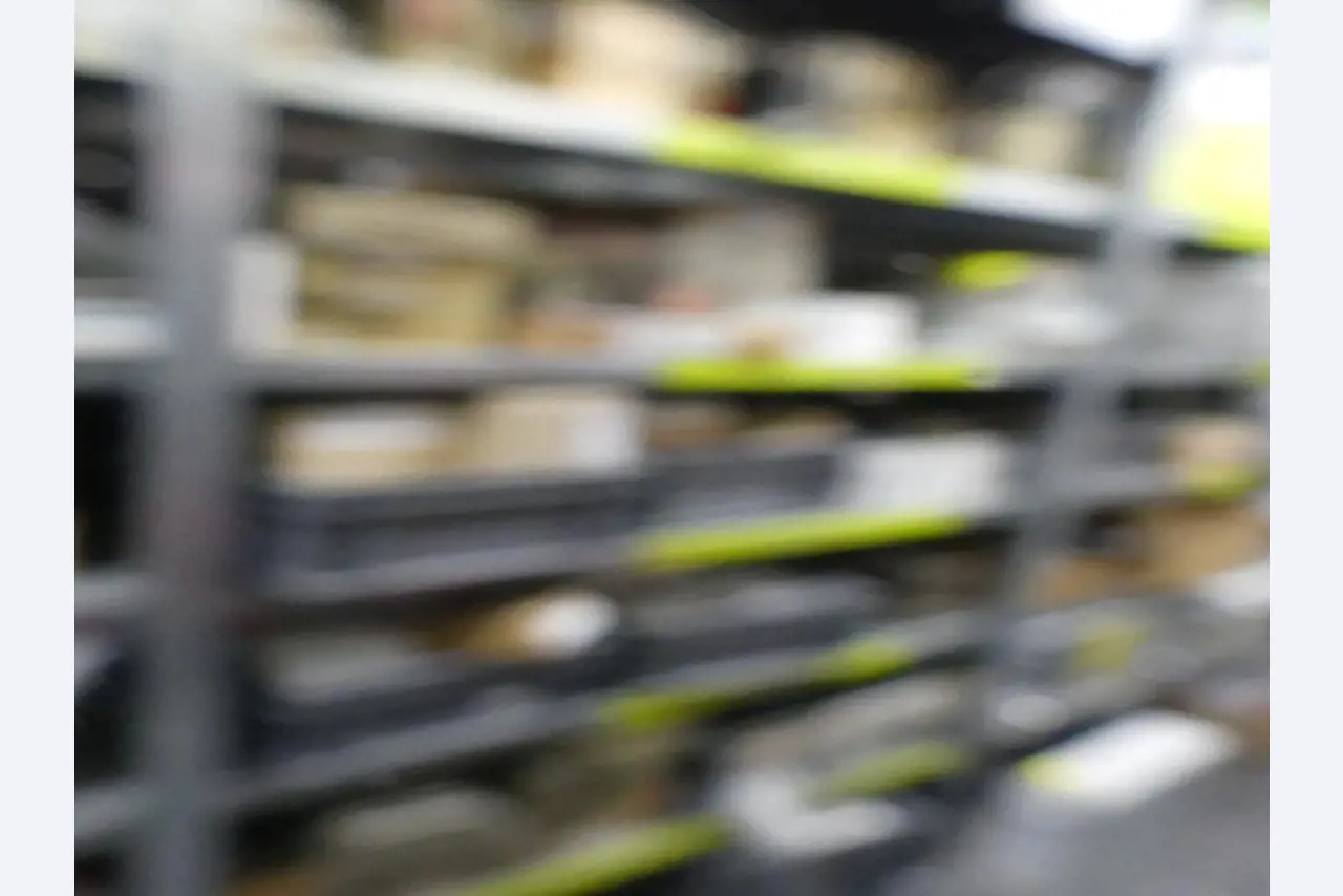 Equipement mécanique et accessoires d'une ancienne imprimerie en héliogravure-46