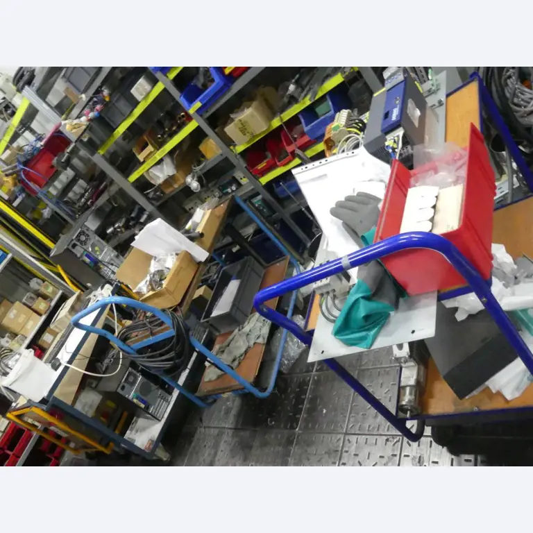 Equipement mécanique et accessoires d'une ancienne imprimerie en héliogravure-3