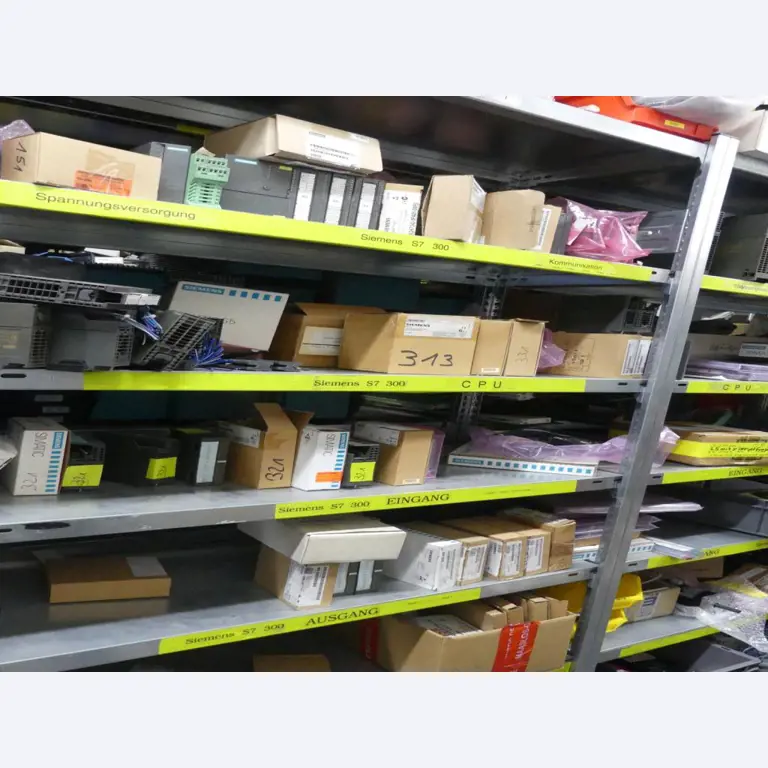 Equipement mécanique et accessoires d'une ancienne imprimerie en héliogravure-49