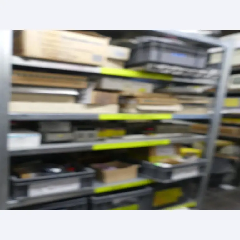 Equipement mécanique et accessoires d'une ancienne imprimerie en héliogravure-51