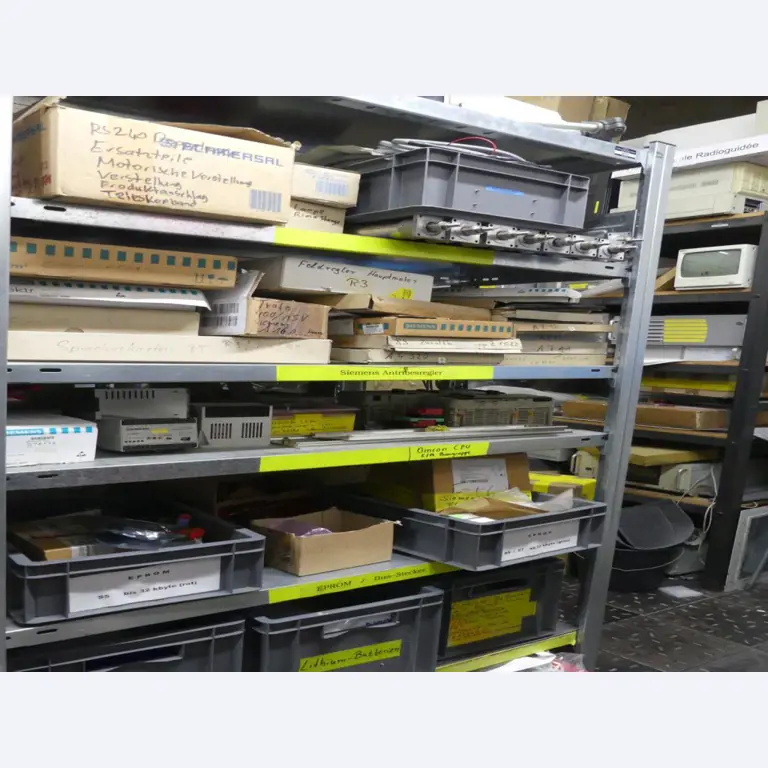 Equipement mécanique et accessoires d'une ancienne imprimerie en héliogravure-52