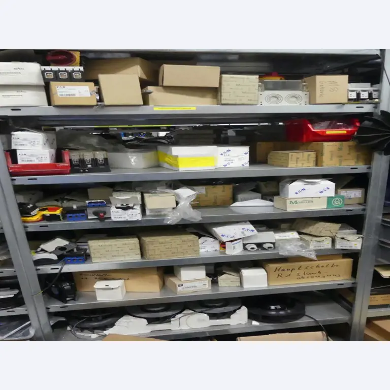 Equipement mécanique et accessoires d'une ancienne imprimerie en héliogravure-54