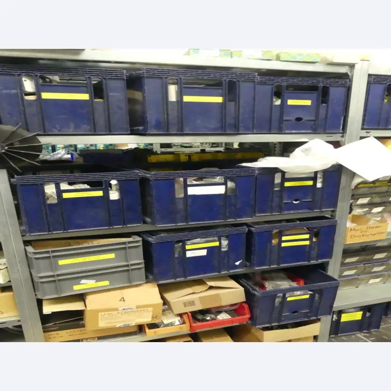 Equipement mécanique et accessoires d'une ancienne imprimerie en héliogravure-55