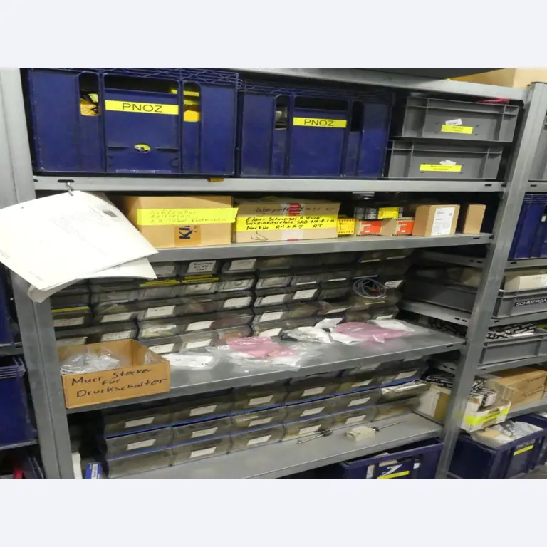 Equipement mécanique et accessoires d'une ancienne imprimerie en héliogravure-56