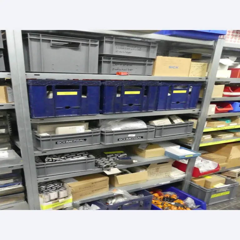 Equipement mécanique et accessoires d'une ancienne imprimerie en héliogravure-57