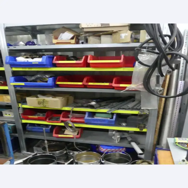 Equipement mécanique et accessoires d'une ancienne imprimerie en héliogravure-4