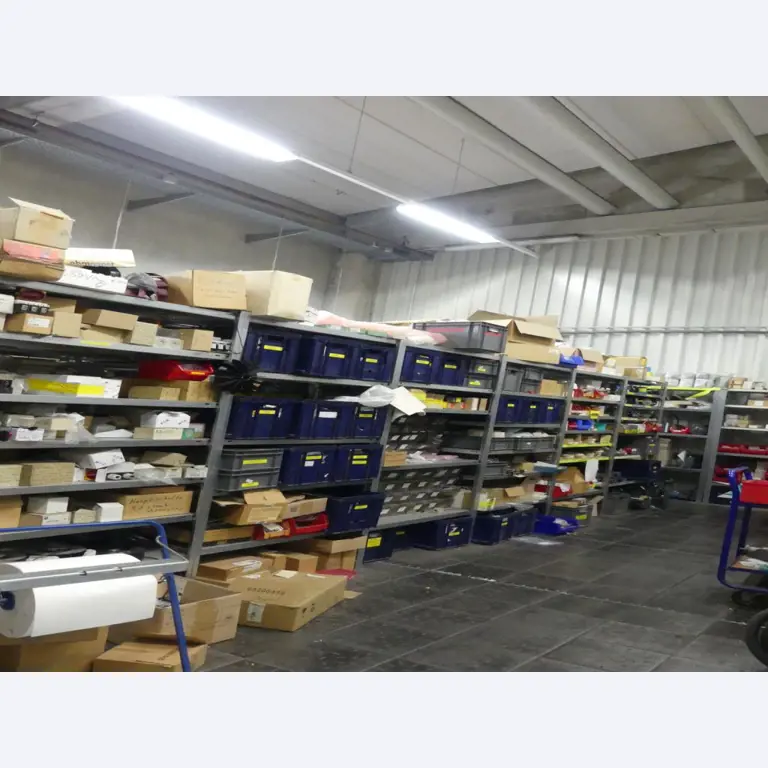 Equipement mécanique et accessoires d'une ancienne imprimerie en héliogravure-60