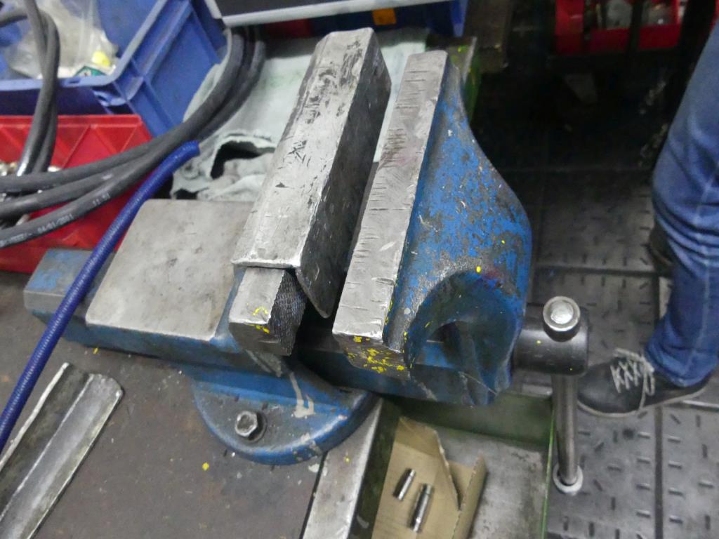 Maquinaria y accesorios de una antigua imprenta de huecograbado-2