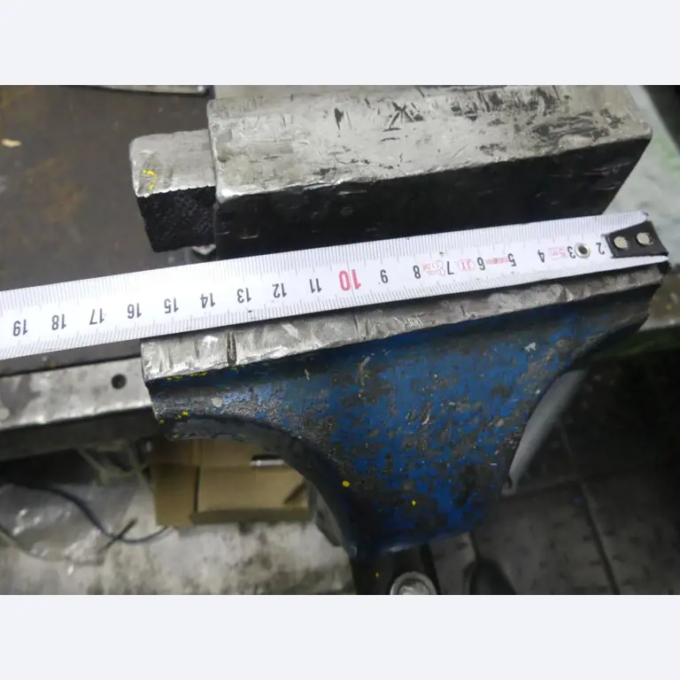 Maquinaria y accesorios de una antigua imprenta de huecograbado-3