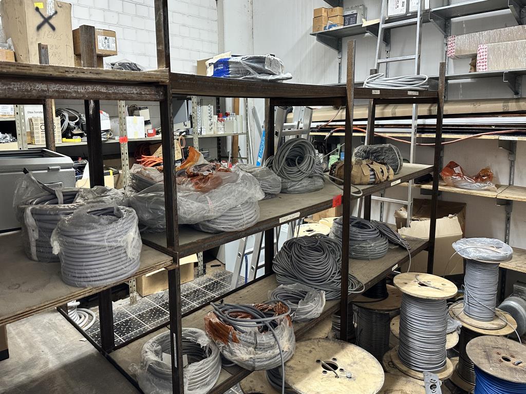 Máquinas e acessórios de uma antiga fábrica de impressão de gravuras-1