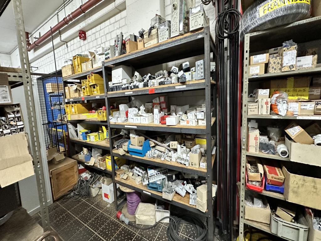 Máquinas e acessórios de uma antiga fábrica de impressão de gravuras-4