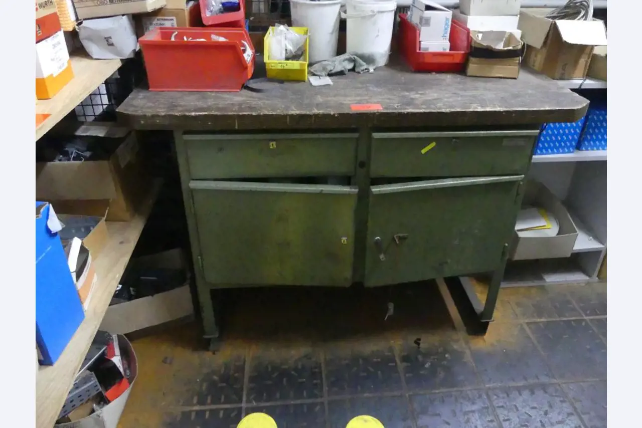 Stroje a příslušenství z bývalé hlubotiskové tiskárny-1