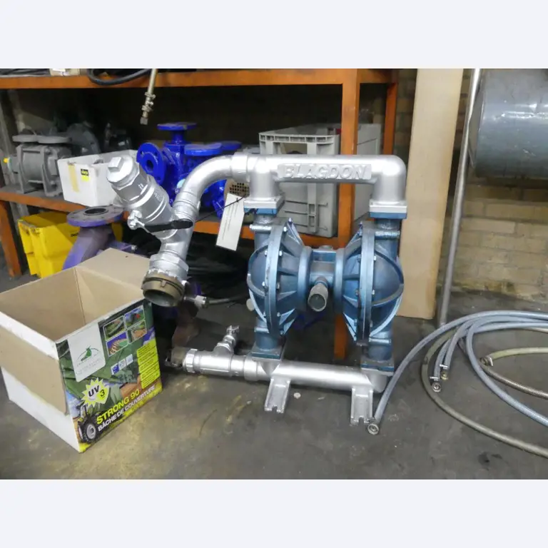 Maschinelle Einrichtung sowie Zubehör einer ehemaligen Tiefdruckerei-2