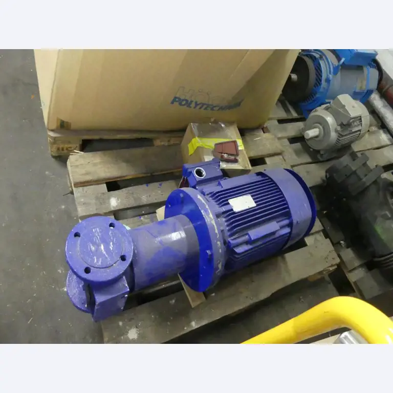 Equipement mécanique et accessoires d'une ancienne imprimerie en héliogravure-9