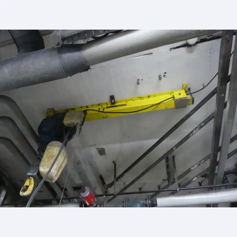 Equipement mécanique et accessoires d'une ancienne imprimerie en héliogravure-12