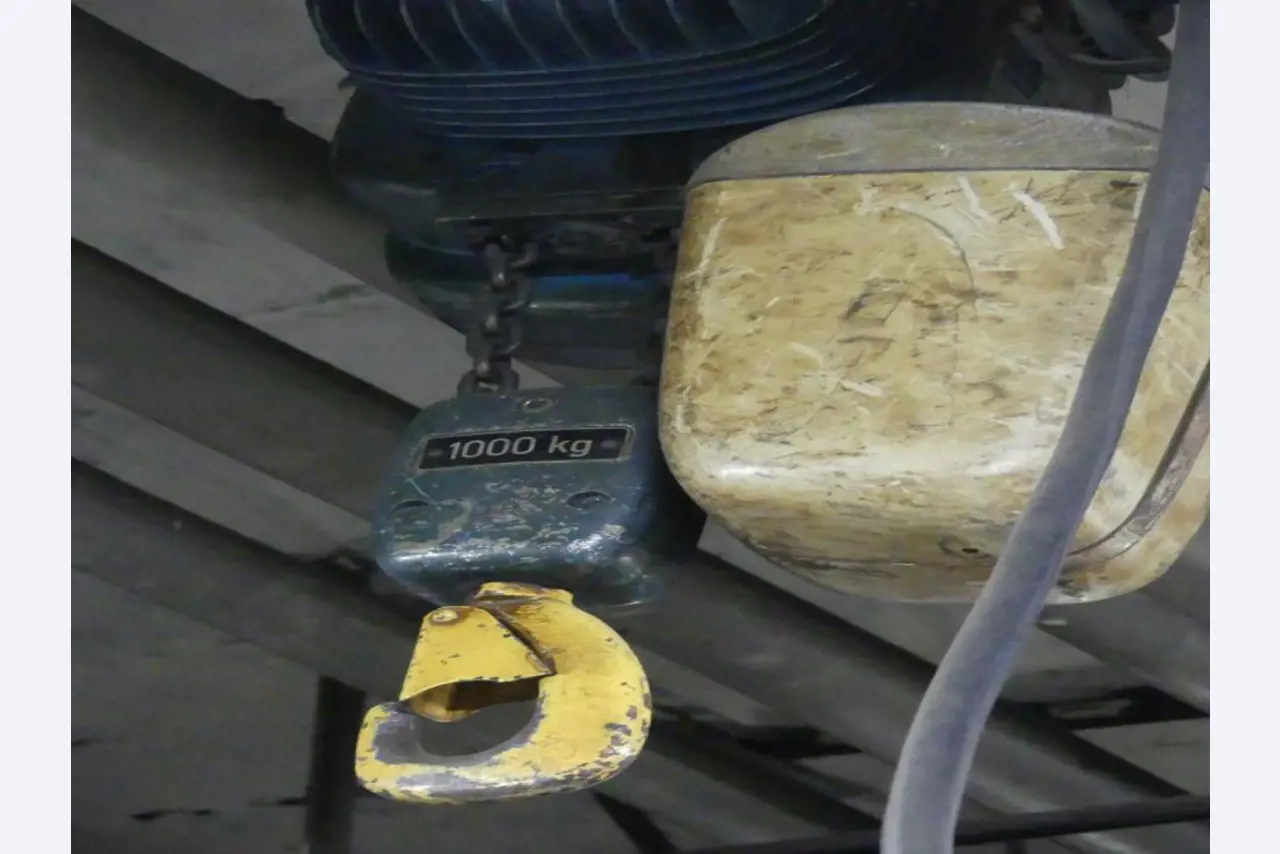 Equipement mécanique et accessoires d'une ancienne imprimerie en héliogravure-13