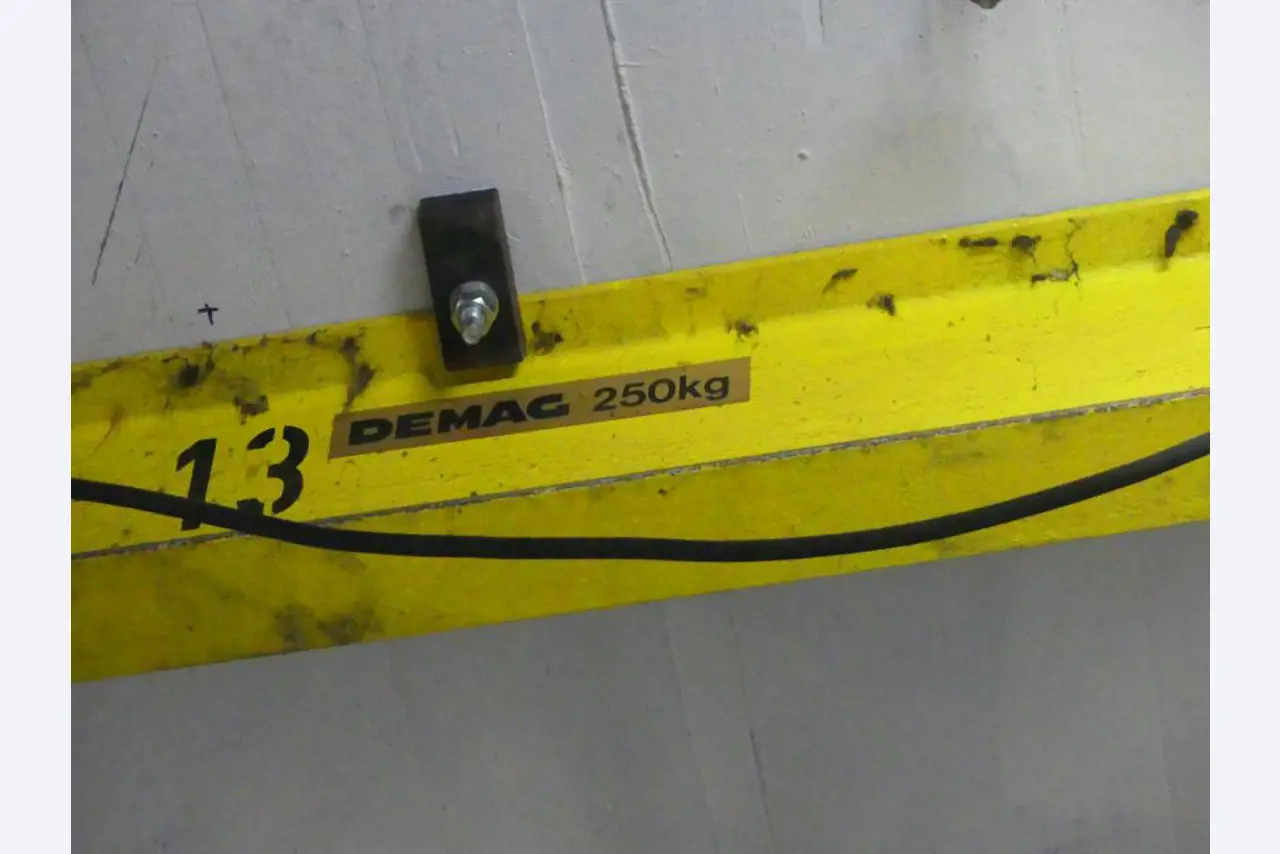 Equipement mécanique et accessoires d'une ancienne imprimerie en héliogravure-14