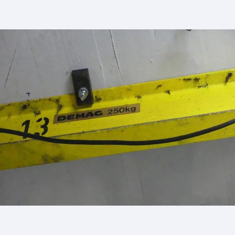 Equipement mécanique et accessoires d'une ancienne imprimerie en héliogravure-14