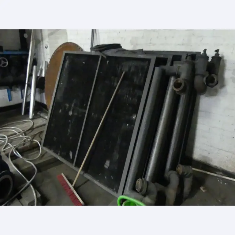 Equipement mécanique et accessoires d'une ancienne imprimerie en héliogravure-2