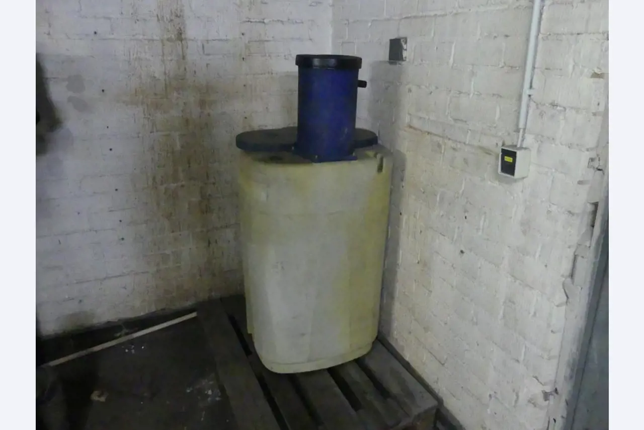 Equipement mécanique et accessoires d'une ancienne imprimerie en héliogravure-4