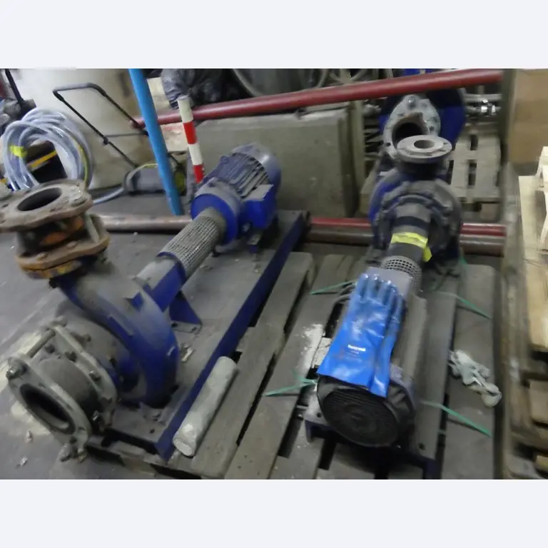 Equipement mécanique et accessoires d'une ancienne imprimerie en héliogravure-5