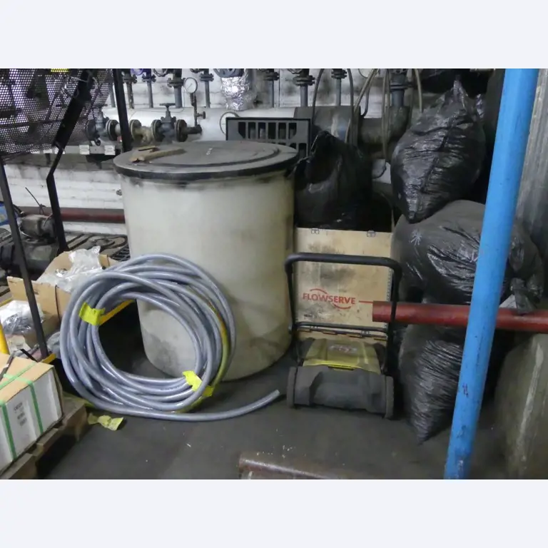 Equipement mécanique et accessoires d'une ancienne imprimerie en héliogravure-6