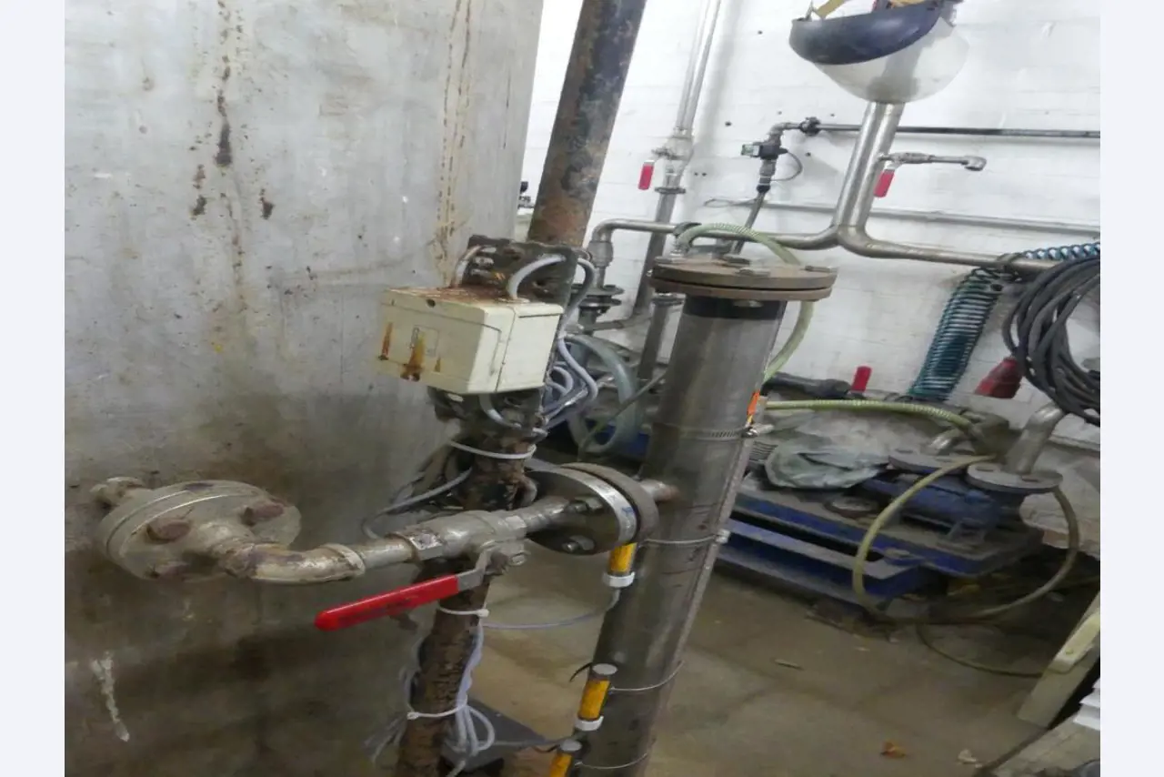 Equipement mécanique et accessoires d'une ancienne imprimerie en héliogravure-1