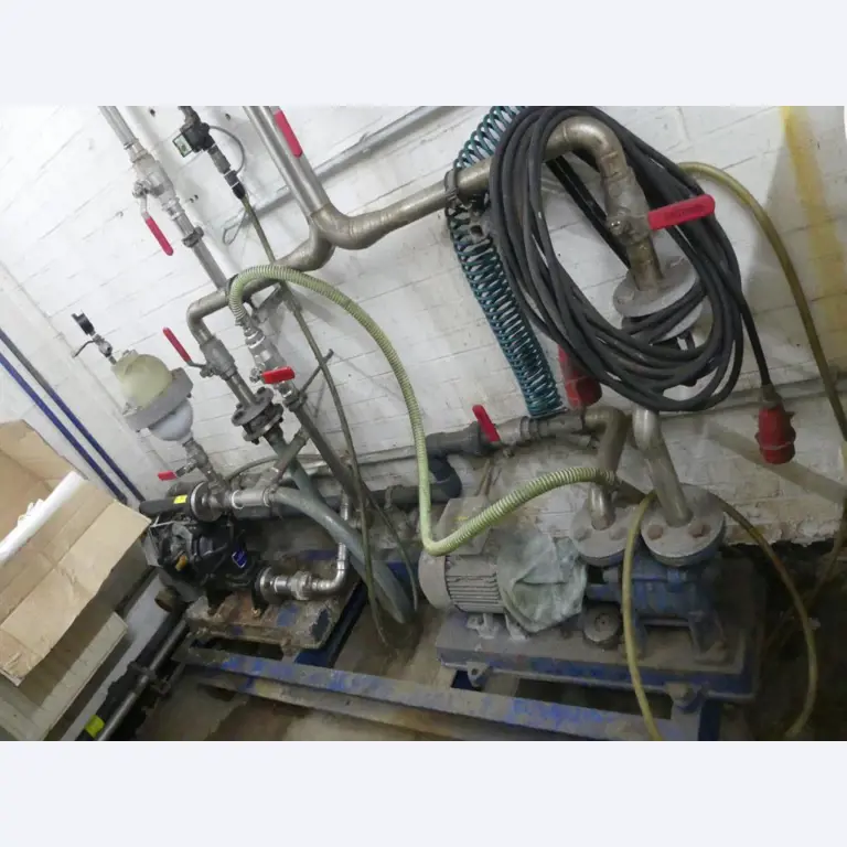 Equipement mécanique et accessoires d'une ancienne imprimerie en héliogravure-5