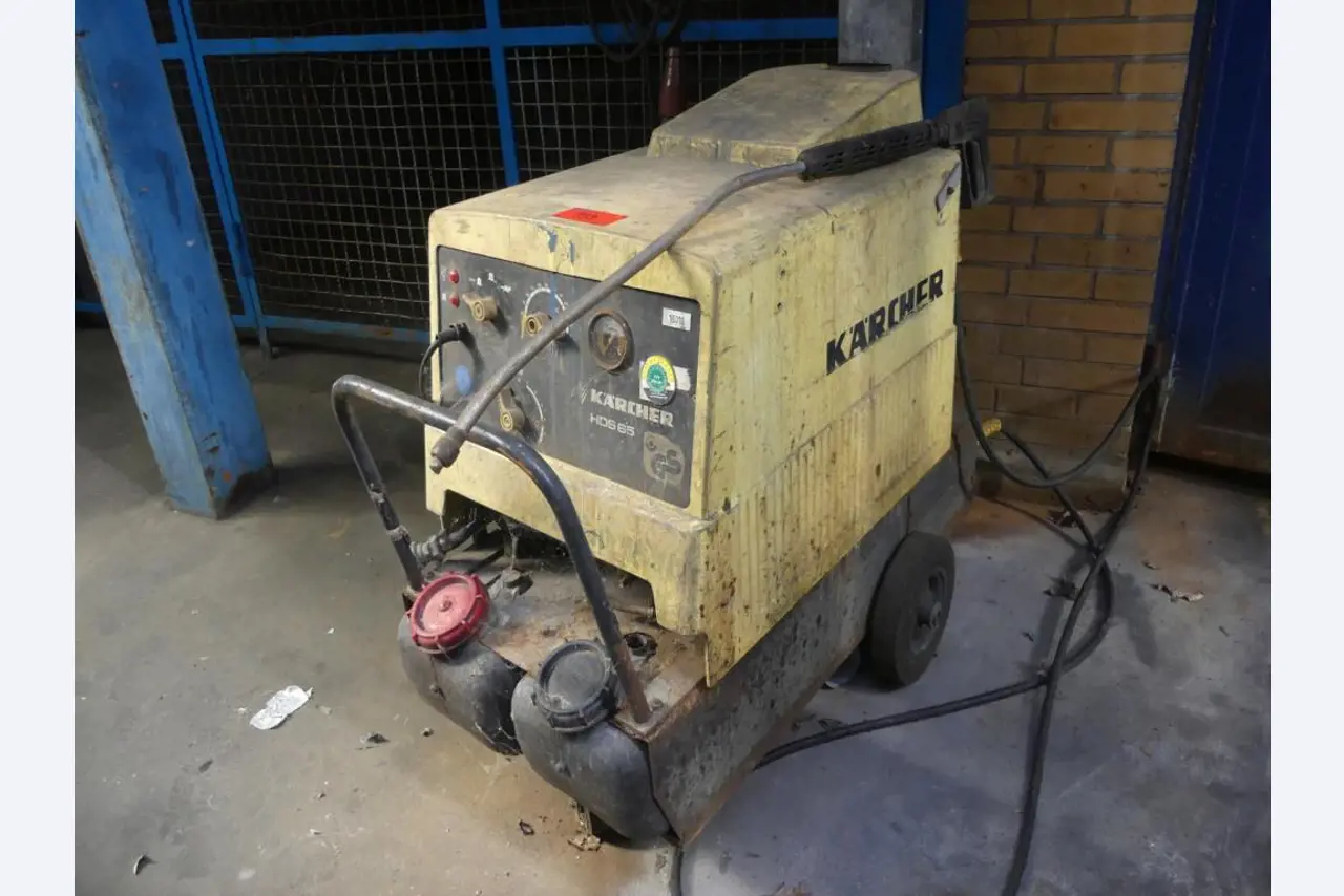 Maquinaria y accesorios de una antigua imprenta de huecograbado-1