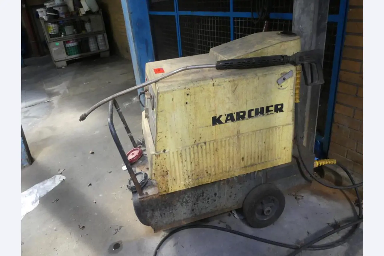 Maquinaria y accesorios de una antigua imprenta de huecograbado-2