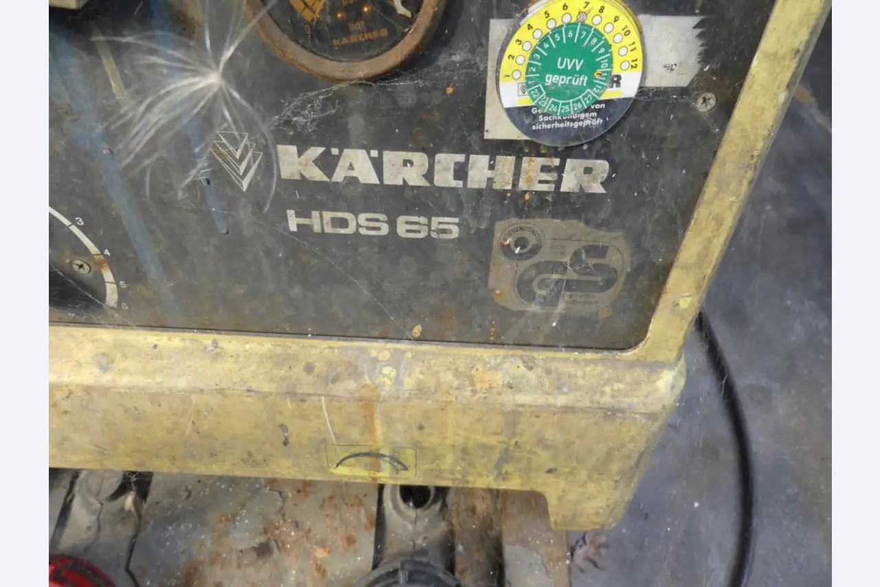 Maquinaria y accesorios de una antigua imprenta de huecograbado-3