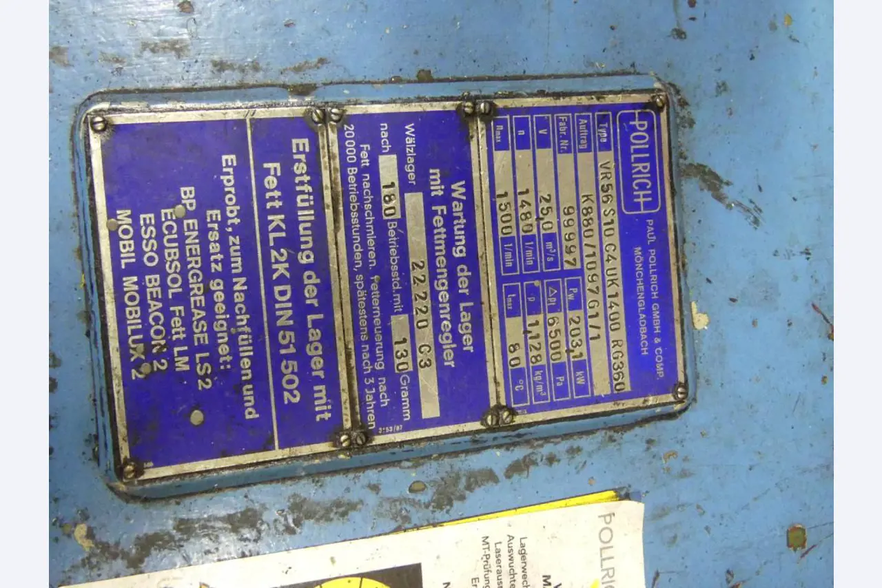 Equipement mécanique et accessoires d'une ancienne imprimerie en héliogravure-9