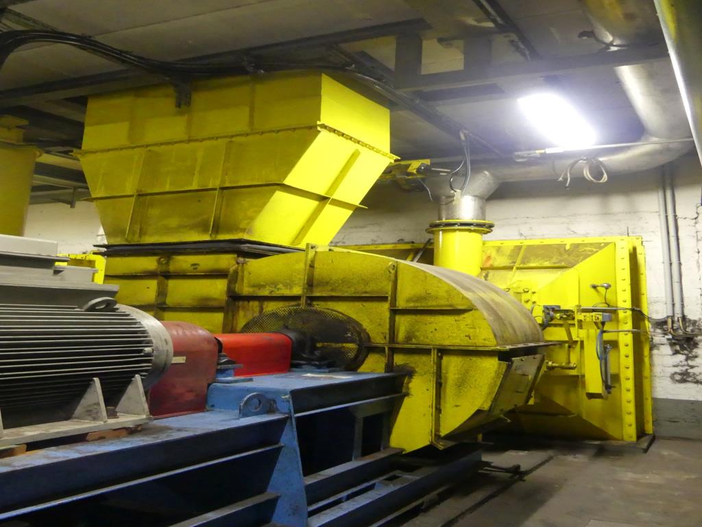 Maquinaria y accesorios de una antigua imprenta de huecograbado-2