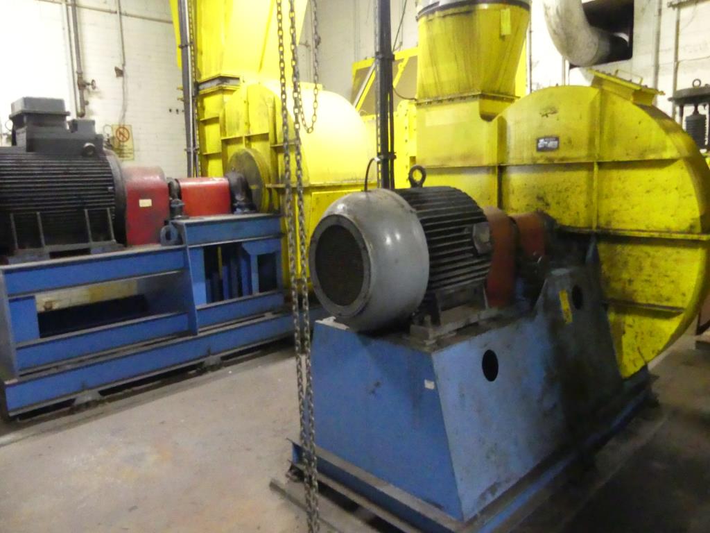 Maquinaria y accesorios de una antigua imprenta de huecograbado-3