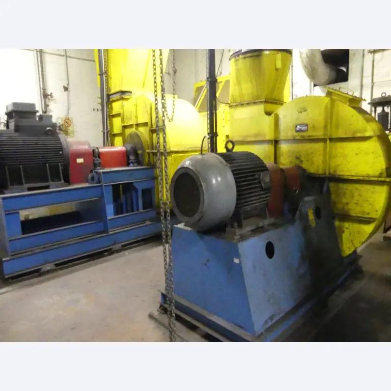 Equipement mécanique et accessoires d'une ancienne imprimerie en héliogravure-3