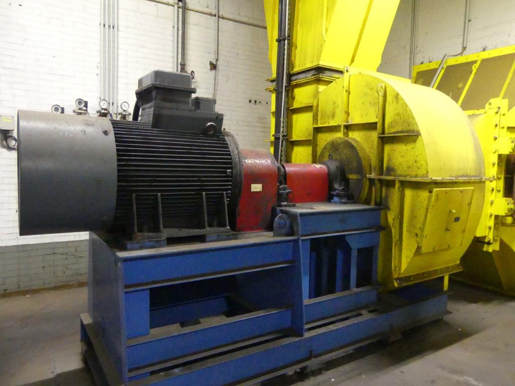 Maquinaria y accesorios de una antigua imprenta de huecograbado-5