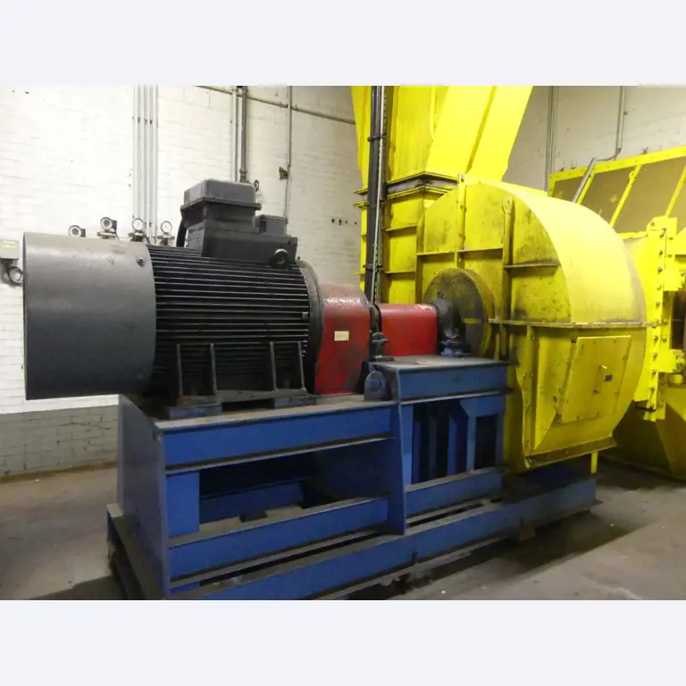 Equipement mécanique et accessoires d'une ancienne imprimerie en héliogravure-5