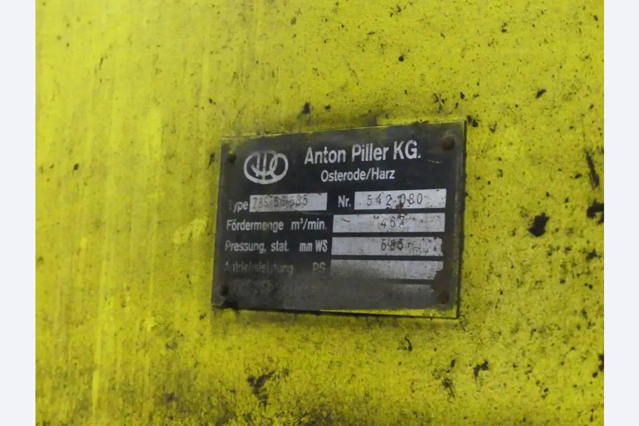 Equipement mécanique et accessoires d'une ancienne imprimerie en héliogravure-8