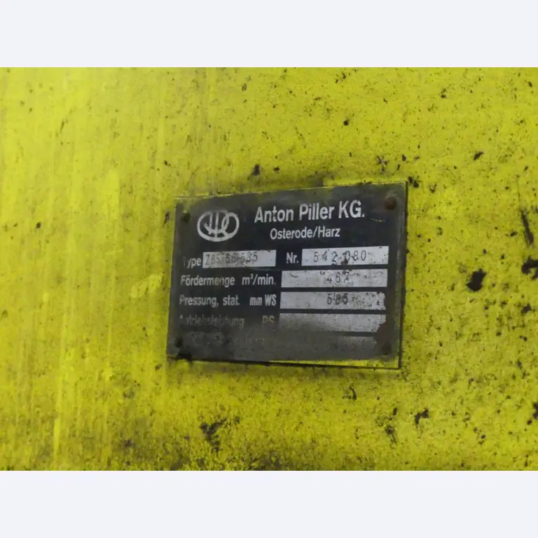 Equipement mécanique et accessoires d'une ancienne imprimerie en héliogravure-8