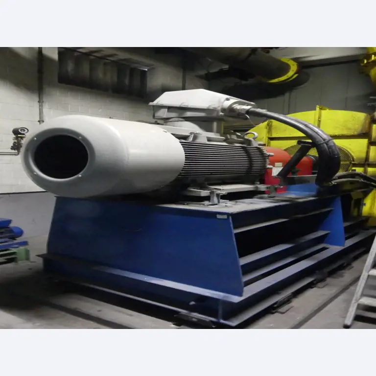 Equipement mécanique et accessoires d'une ancienne imprimerie en héliogravure-3