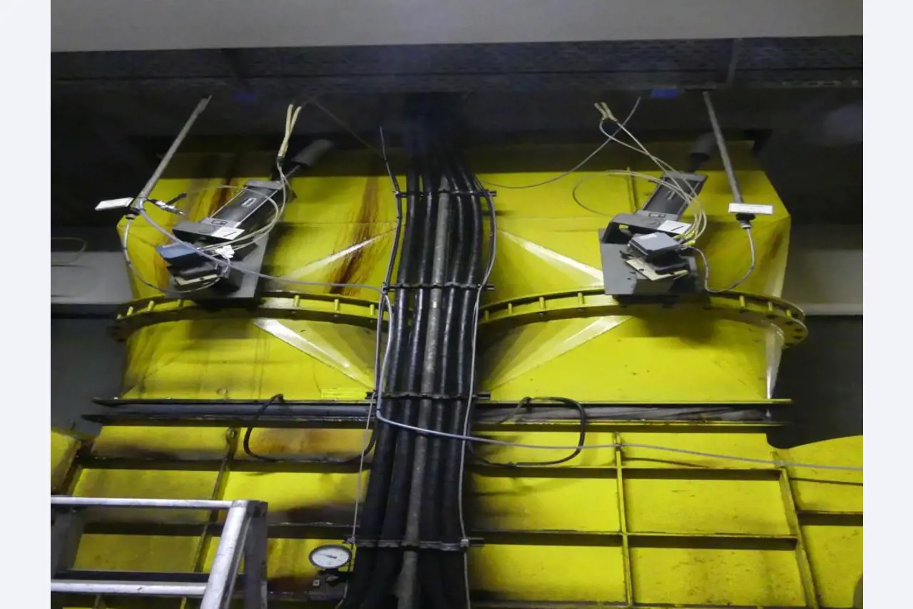 Equipement mécanique et accessoires d'une ancienne imprimerie en héliogravure-4