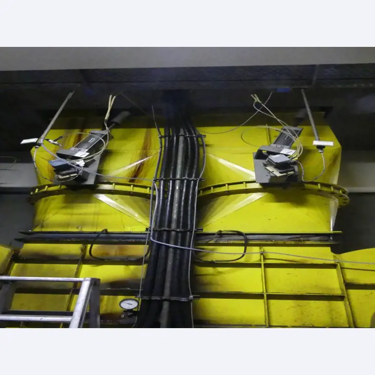 Equipement mécanique et accessoires d'une ancienne imprimerie en héliogravure-4