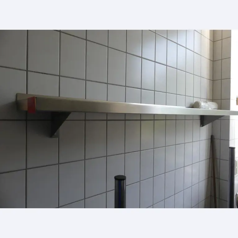 Maquinaria y accesorios de una antigua imprenta de huecograbado-1